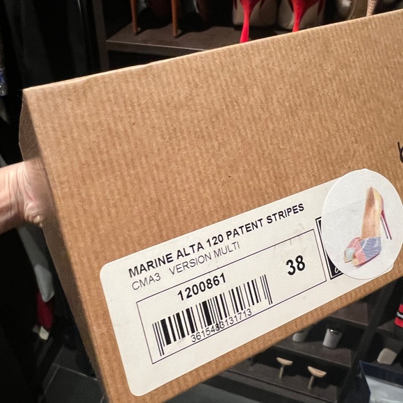 *Brand New* - Louboutin - MARINE ALTA 120 PATENT STRIPES
1200861
Size: 38 - Picture 10 of 13